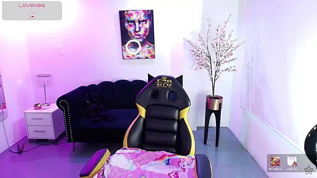 Victoria  doll online show from 06/03/26, 12:28