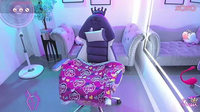 Victoria  doll online show from 04/02/26, 12:34