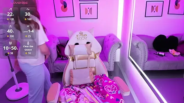 Victoria  doll online show from 03/03/26, 06:48