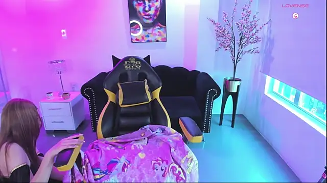 Victoria  doll online show from 05/15/26, 07:12