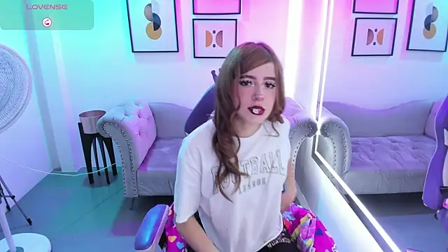 Victoria  doll online show from 04/07/26, 12:40