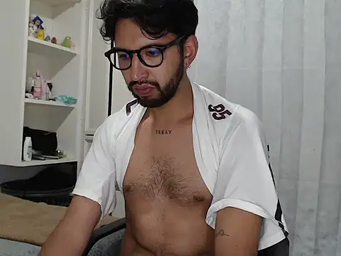 thomass1018 online show from 04/14/26, 02:38