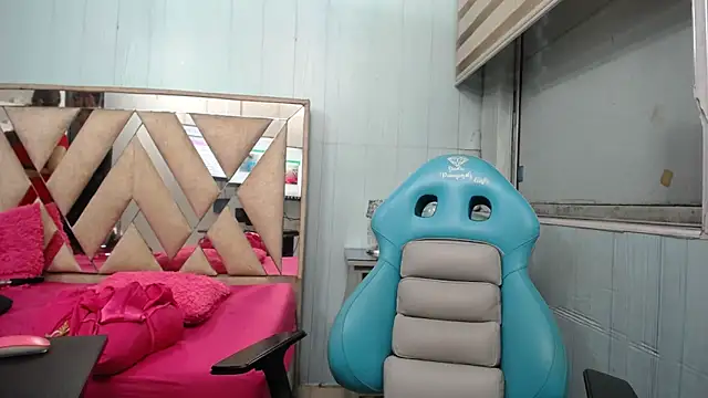 Snapshot of allison_max_tattoo chatting on 02/22/26, 01:08 allison max tattoo online show from 02/22/26, 01:08