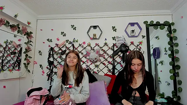 Snapshot of playful-girls chatting on 02/03/26, 12:32 playful-girls online show from 02/03/26, 12:32