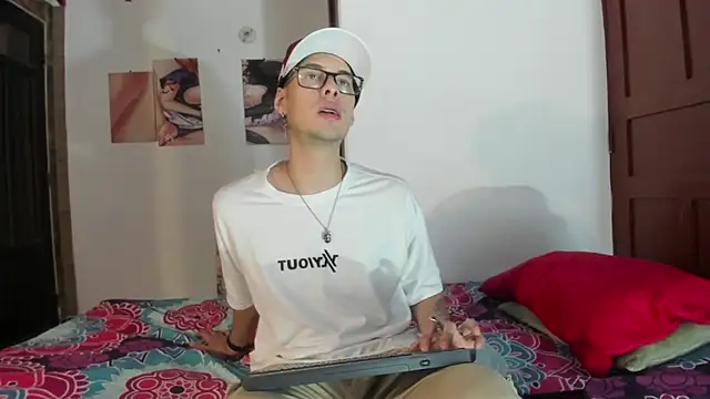 Snapshot of Vlad__night chatting on 06/15/26, 04:01 Vlad night online show from 06/15/26, 04:01