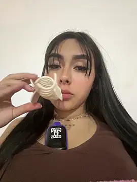 Snapshot of scarlett_pinkk1 chatting on 02/18/26, 04:10 scarlett pinkk1 online show from 02/18/26, 04:10