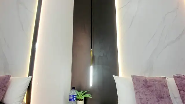 Snapshot of valeryn__rosse chatting on 02/08/26, 01:14 valeryn rosse online show from 02/08/26, 01:14