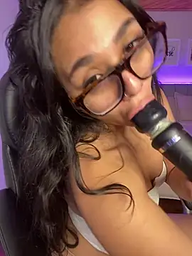 Snapshot of Violetta_pinkk1 chatting on 02/20/26, 06:26 Violetta pinkk1 online show from 02/20/26, 06:26