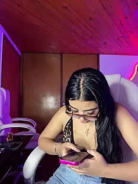 Snapshot of Violetta_pinkk1 chatting on 02/27/26, 04:23 Violetta pinkk1 online show from 02/27/26, 04:23