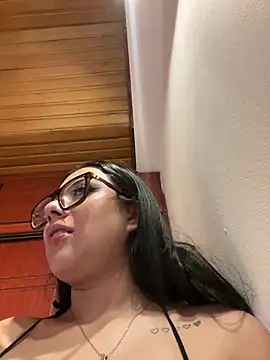 Snapshot of Violetta_pinkk1 chatting on 02/18/26, 04:43 Violetta pinkk1 online show from 02/18/26, 04:43