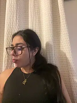 Snapshot of Violetta_pinkk1 chatting on 02/16/26, 04:33 Violetta pinkk1 online show from 02/16/26, 04:33