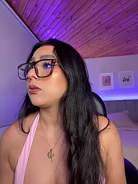 Snapshot of Violetta_pinkk1 chatting on 02/01/26, 04:11 Violetta pinkk1 online show from 02/01/26, 04:11