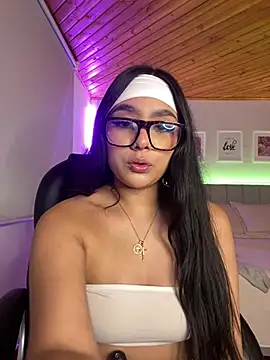 Snapshot of Violetta_pinkk1 chatting on 02/05/26, 03:13 Violetta pinkk1 online show from 02/05/26, 03:13