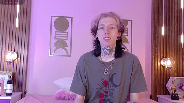 Snapshot of Hanna-Winchester chatting on 02/09/26, 04:21 Hanna-Winchester online show from 02/09/26, 04:21