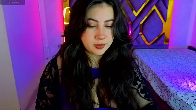Snapshot of Luvienne chatting on 04/22/26, 07:31 Luvienne online show from 04/22/26, 07:31