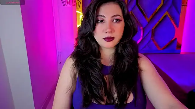 Luvienne online show from 04/12/26, 06:55