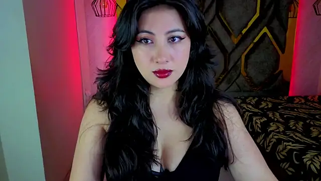 Snapshot of Luvienne chatting on 02/13/26, 07:36 Luvienne online show from 02/13/26, 07:36