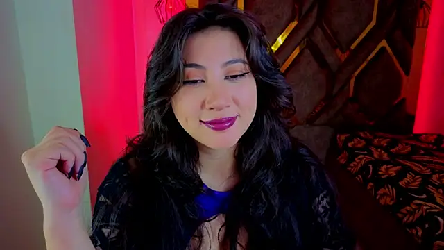 Snapshot of Luvienne chatting on 02/19/26, 07:44 Luvienne online show from 02/19/26, 07:44