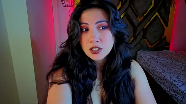 Snapshot of Luvienne chatting on 03/03/26, 07:43 Luvienne online show from 03/03/26, 07:43