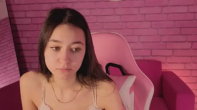 Snapshot of Nicole_Brownie chatting on 02/05/26, 02:40 Nicole Brownie online show from 02/05/26, 02:40