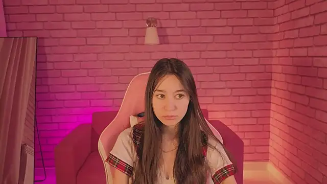 Snapshot of Nicole_Brownie chatting on 02/14/26, 01:17 Nicole Brownie online show from 02/14/26, 01:17