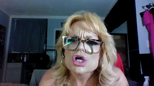 Snapshot of starandsky chatting on 05/25/26, 04:45 starandsky online show from 05/25/26, 04:45