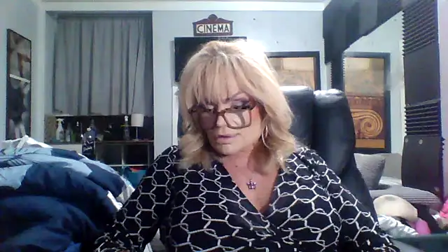 Snapshot of starandsky chatting on 04/24/26, 02:02 starandsky online show from 04/24/26, 02:02