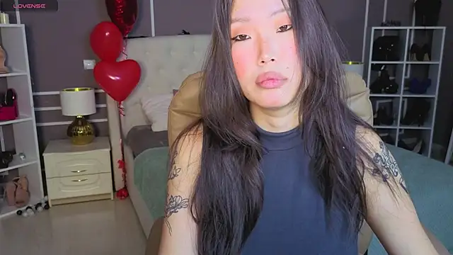 Snapshot of ElinaMotion chatting on 02/15/26, 01:06 ElinaMotion online show from 02/15/26, 01:06