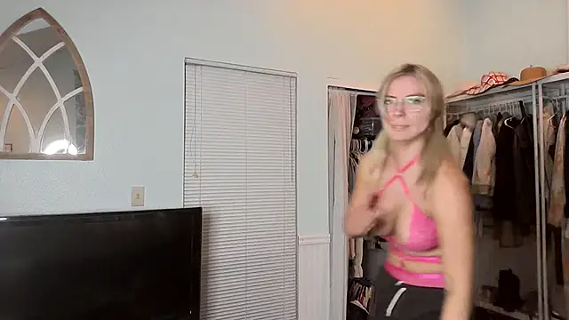 Ninavale online show from 03/24/26, 02:11