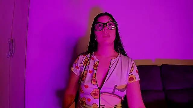 Snapshot of ViolettM chatting on 02/09/26, 03:59 ViolettM online show from 02/09/26, 03:59