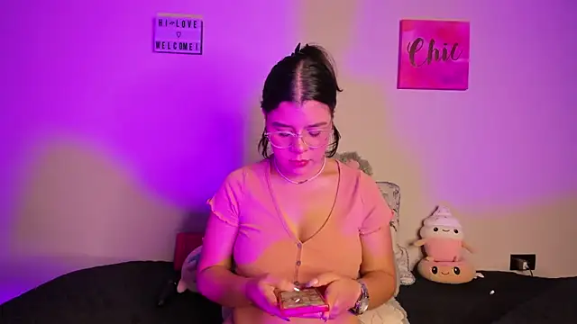 ViolettM online show from 03/09/26, 04:05