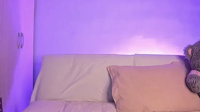 Snapshot of ViolettM chatting on 02/16/26, 03:38 ViolettM online show from 02/16/26, 03:38