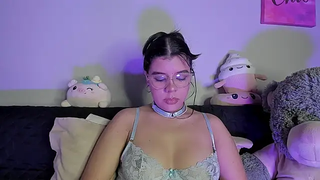 ViolettM online show from 04/16/26, 02:01