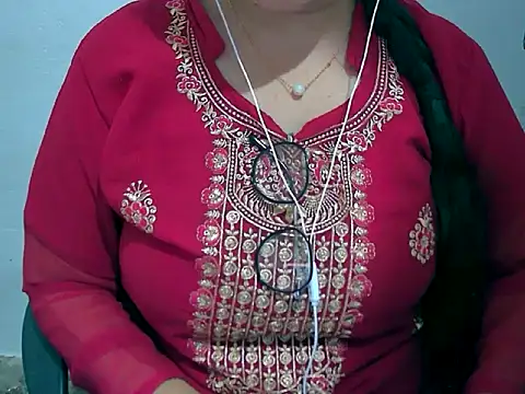 Cute Aliyaa online show from 03/19/26, 09:42