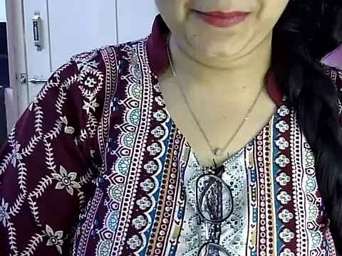 Cute Aliyaa online show from 05/29/26, 12:33