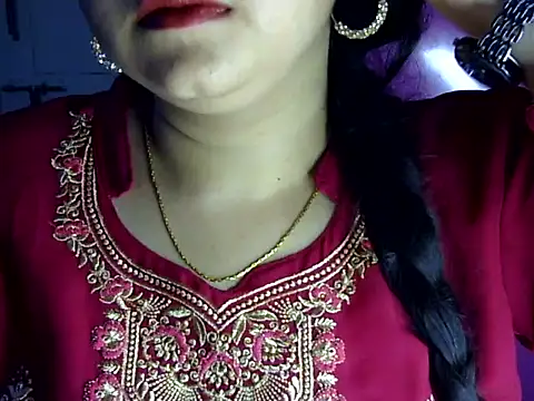 Snapshot of Cute_Aliyaa chatting on 07/12/26, 01:23 Cute Aliyaa online show from 07/12/26, 01:23