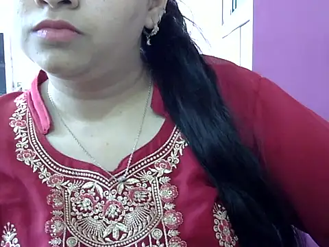 Cute Aliyaa online show from 04/17/26, 09:45