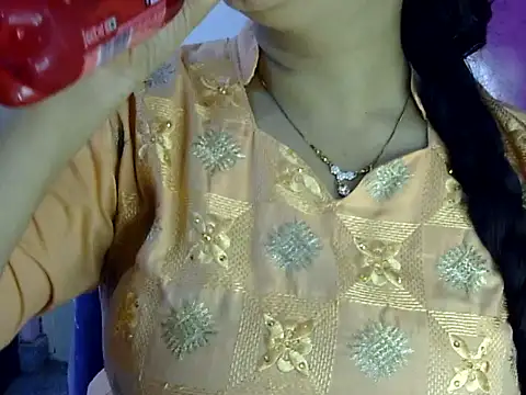 Cute Aliyaa online show from 05/22/26, 12:25