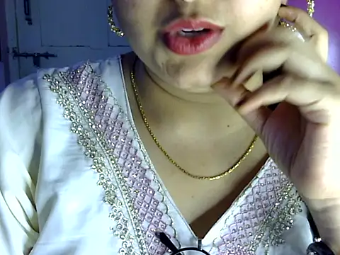 Snapshot of Cute_Aliyaa chatting on 07/07/26, 01:14 Cute Aliyaa online show from 07/07/26, 01:14
