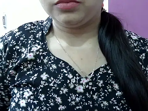 Cute Aliyaa online show from 04/25/26, 11:46