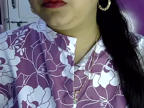 Snapshot of Cute_Aliyaa chatting on 06/24/26, 02:04 Cute Aliyaa online show from 06/24/26, 02:04