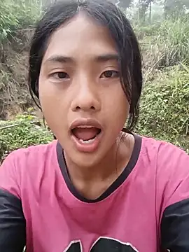 Snapshot of Hoa-tuylip chatting on 05/22/26, 12:41 Hoa-tuylip online show from 05/22/26, 12:41