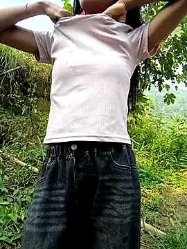 Snapshot of Hoa-tuylip chatting on 07/22/26, 12:45 Hoa-tuylip online show from 07/22/26, 12:45