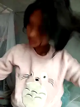 Snapshot of Hoa-tuylip chatting on 05/04/26, 12:36 Hoa-tuylip online show from 05/04/26, 12:36