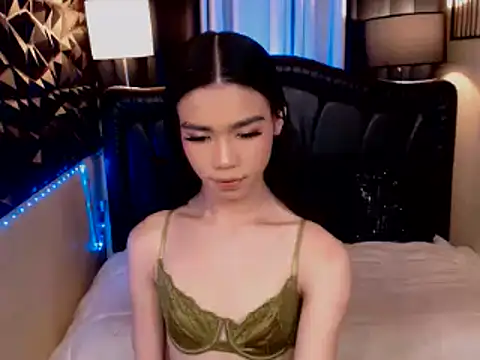 ItsurGirlMiana online show from 02/19/26, 04:09