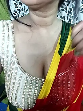 Snapshot of alinaarora chatting on 02/22/26, 07:33 alinaarora online show from 02/22/26, 07:33