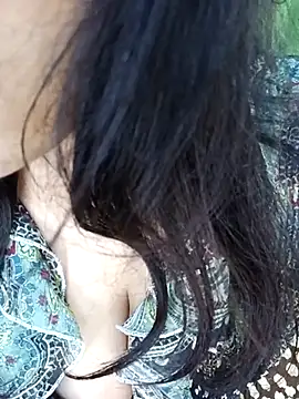 Snapshot of alinaarora chatting on 02/07/26, 02:14 alinaarora online show from 02/07/26, 02:14