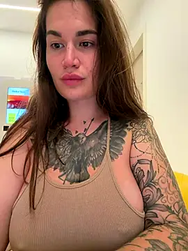 Snapshot of TattooGirlAlia chatting on 10/01/25, 05:39 TattooGirlAlia online show from 10/01/25, 05:39