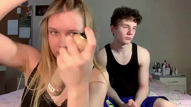 Snapshot of FloraCouple chatting on 03/01/26, 12:27 FloraCouple online show from 03/01/26, 12:27