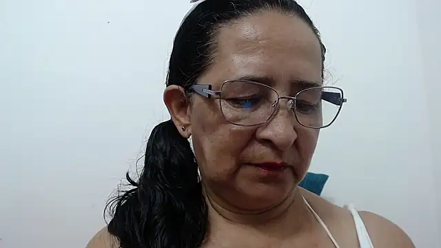 Snapshot of ElizabethMiler chatting on 07/10/26, 01:16 ElizabethMiler online show from 07/10/26, 01:16